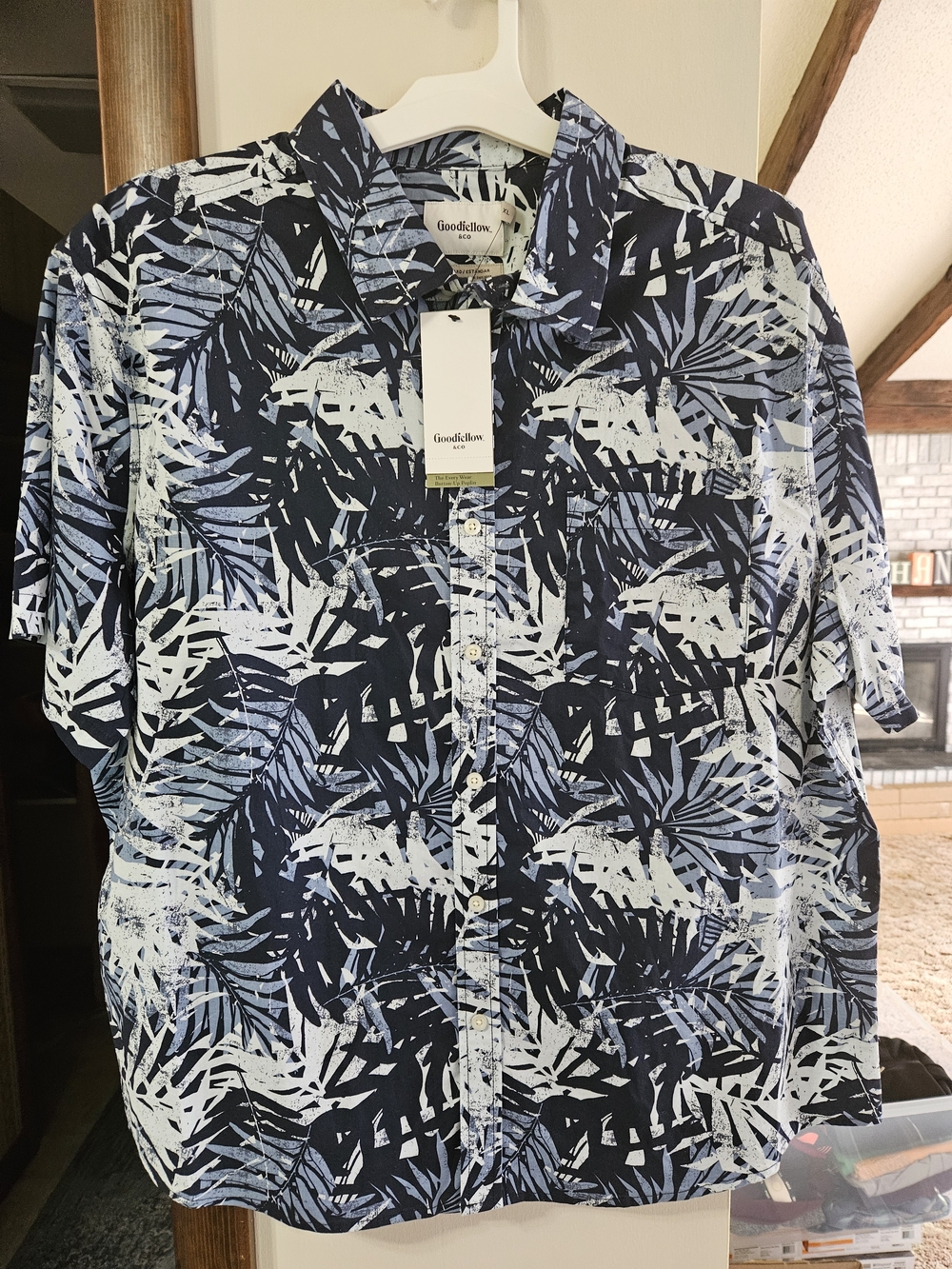 Goodfellow & Co Men’s Navy and Light Blue Tropical Button-Down Shirt
